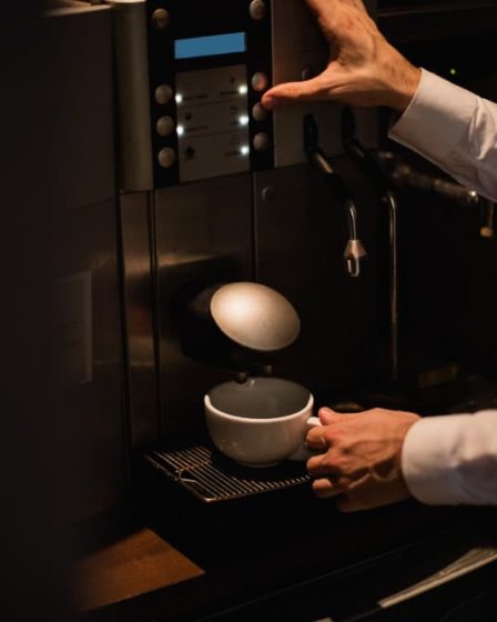 Vending machine café: sua parada rápida para o prazer do café 